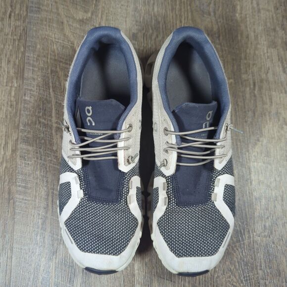 On Running Athletic Shoes in Black and Gray - Picture 4 of 12